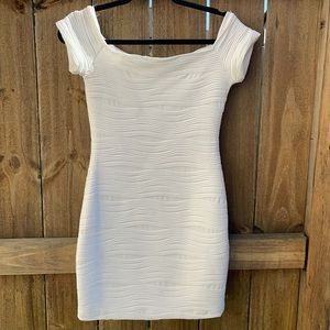 Wet seal Marilyn white wavy bodycon dress size small